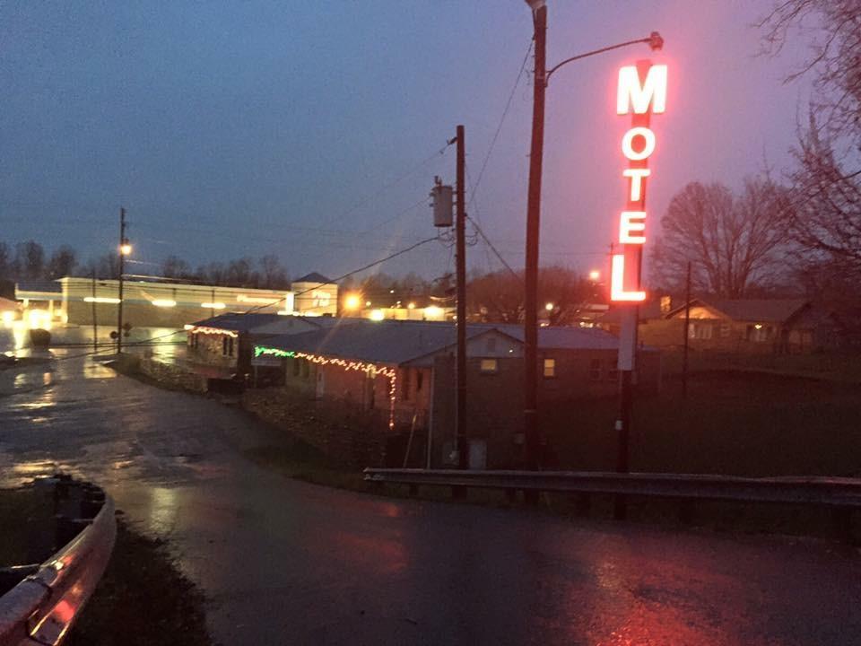 Scenic River Inn Motel Wartburg Buitenkant foto